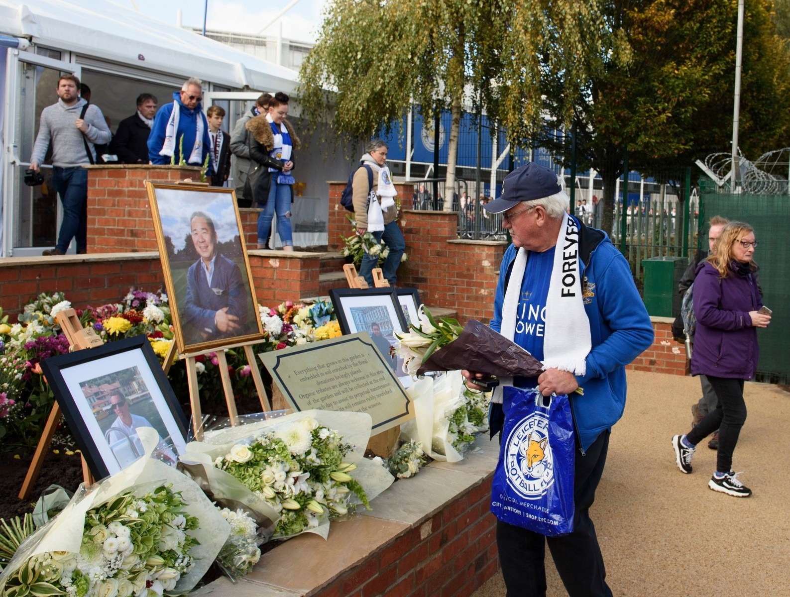 , Leicester unveil amazing garden for Khun Vichai on site of horror helicopter crash on anniversary of late owners death
