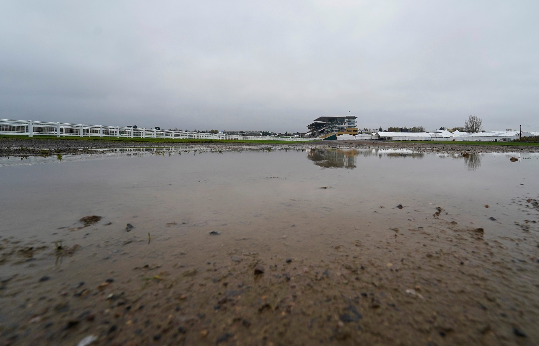 , Cheltenham races weather update: Rain stops but Saturdays card faces vital 3pm inspection