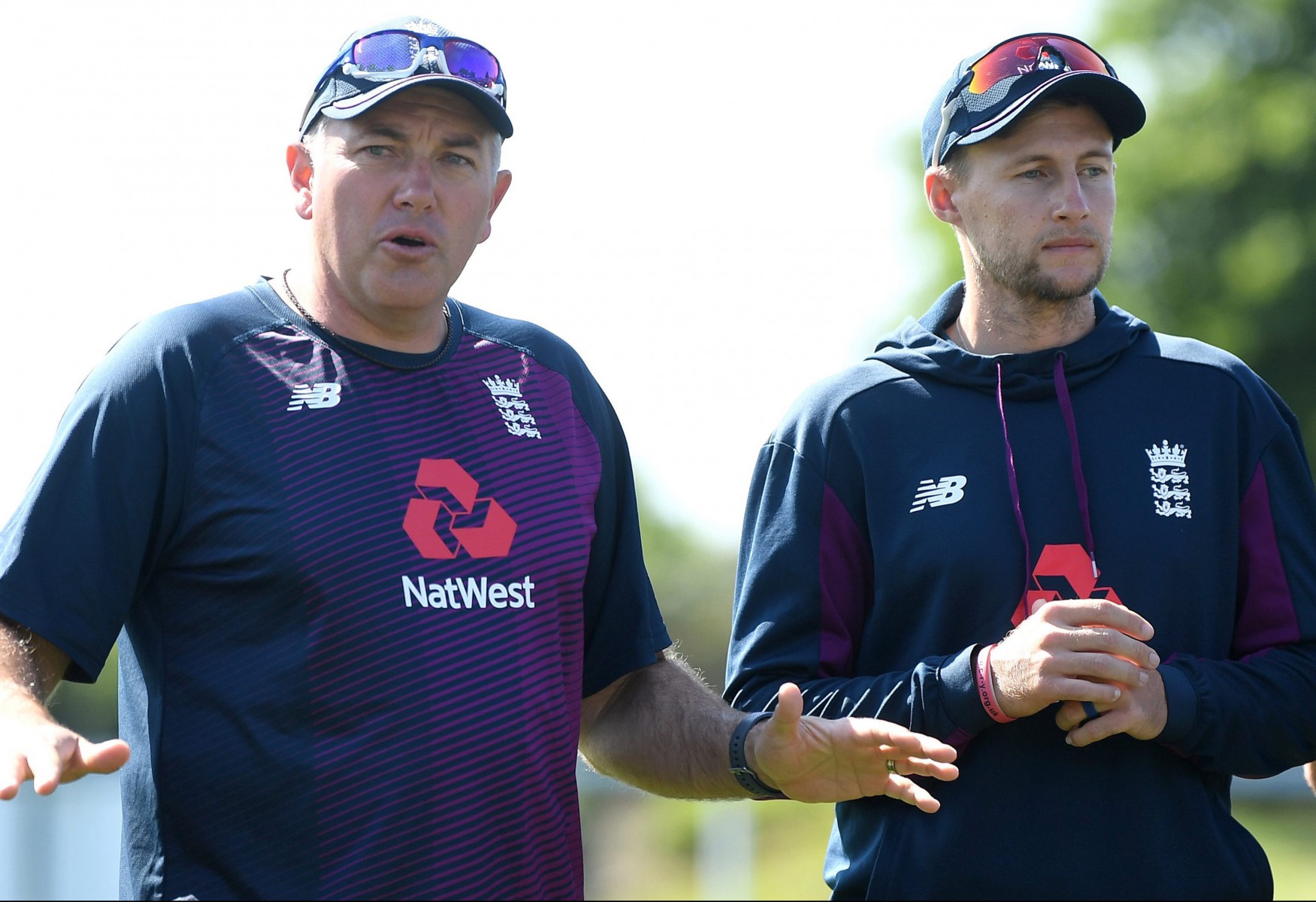 Head coach Chris Silverwood and captain Joe Root give out instructions on the eve of the Second Test