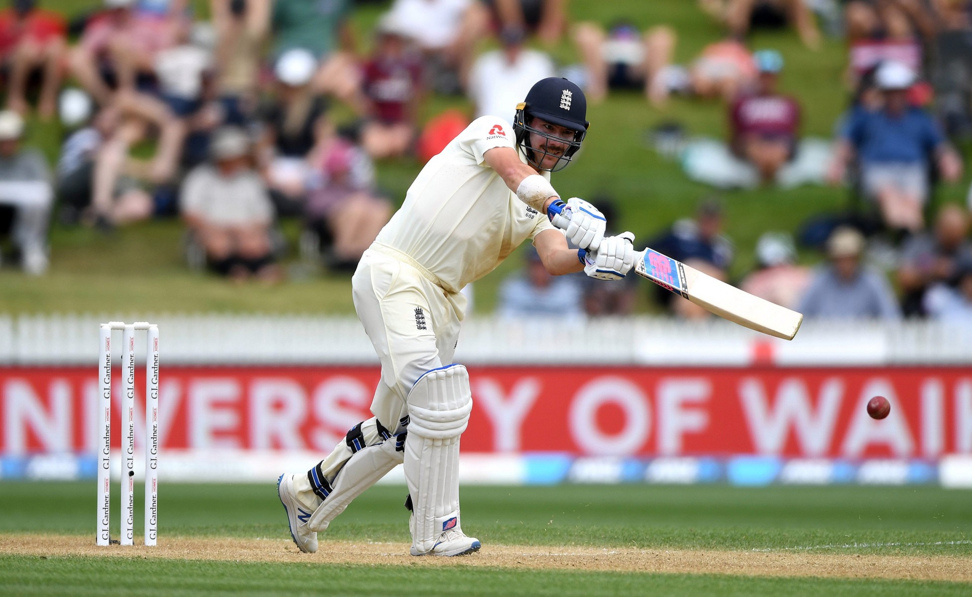 , Root and Burns are solid in bat but England need magic to win and level New Zealand test series