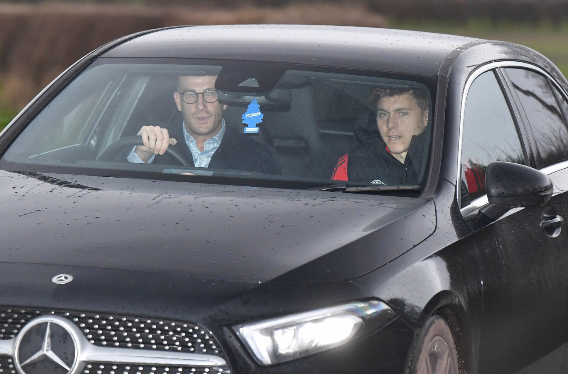 , Dan James girlfriend drives him to Man Utd training while Luke Shaw gives his partner a lift ahead of Alkmaar clash