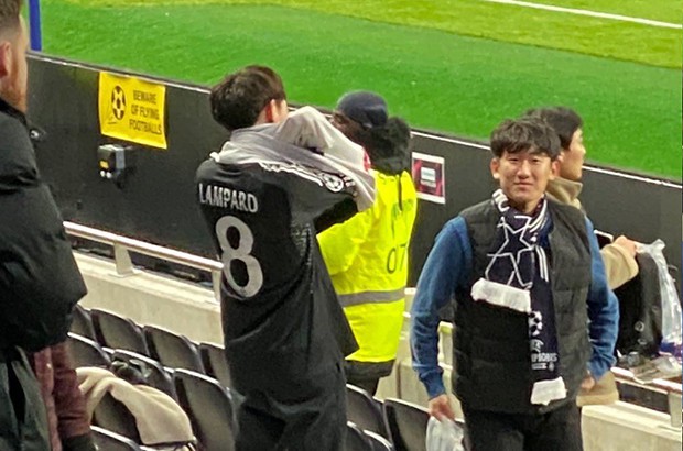 , Fan brutally ditches Son 7 Spurs shirt to reveal Lampard 8 Chelsea jersey underneath after London derby