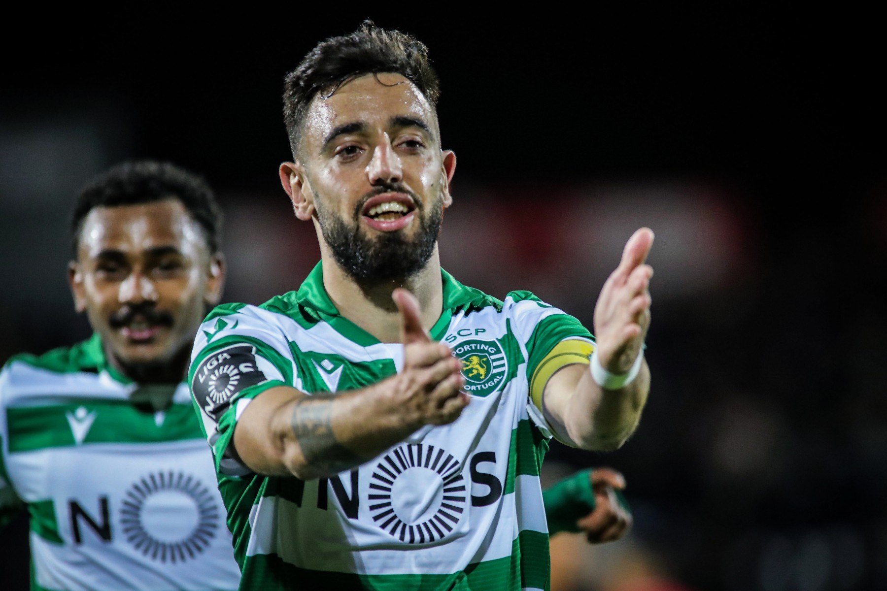 , Bruno Fernandes Man Utd transfer move held up over unusual contract clause but Sporting ace confident hell join