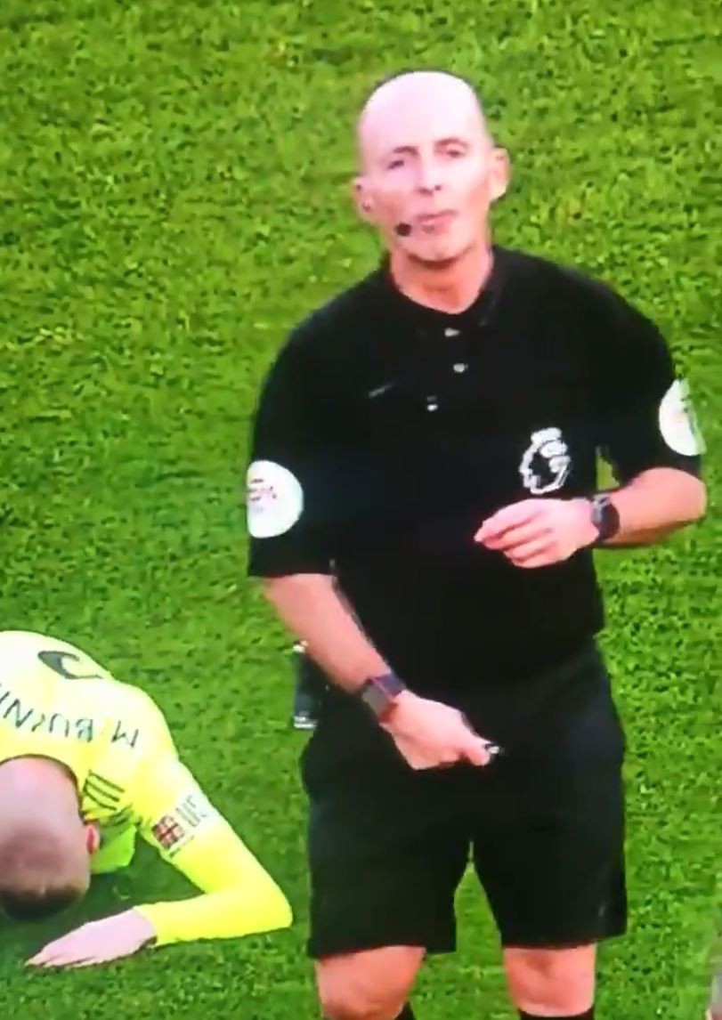 , Mike Dean mouths its his b*****ks and smiles as Oli McBurnie holds his privates after crunch tackle in Arsenal game