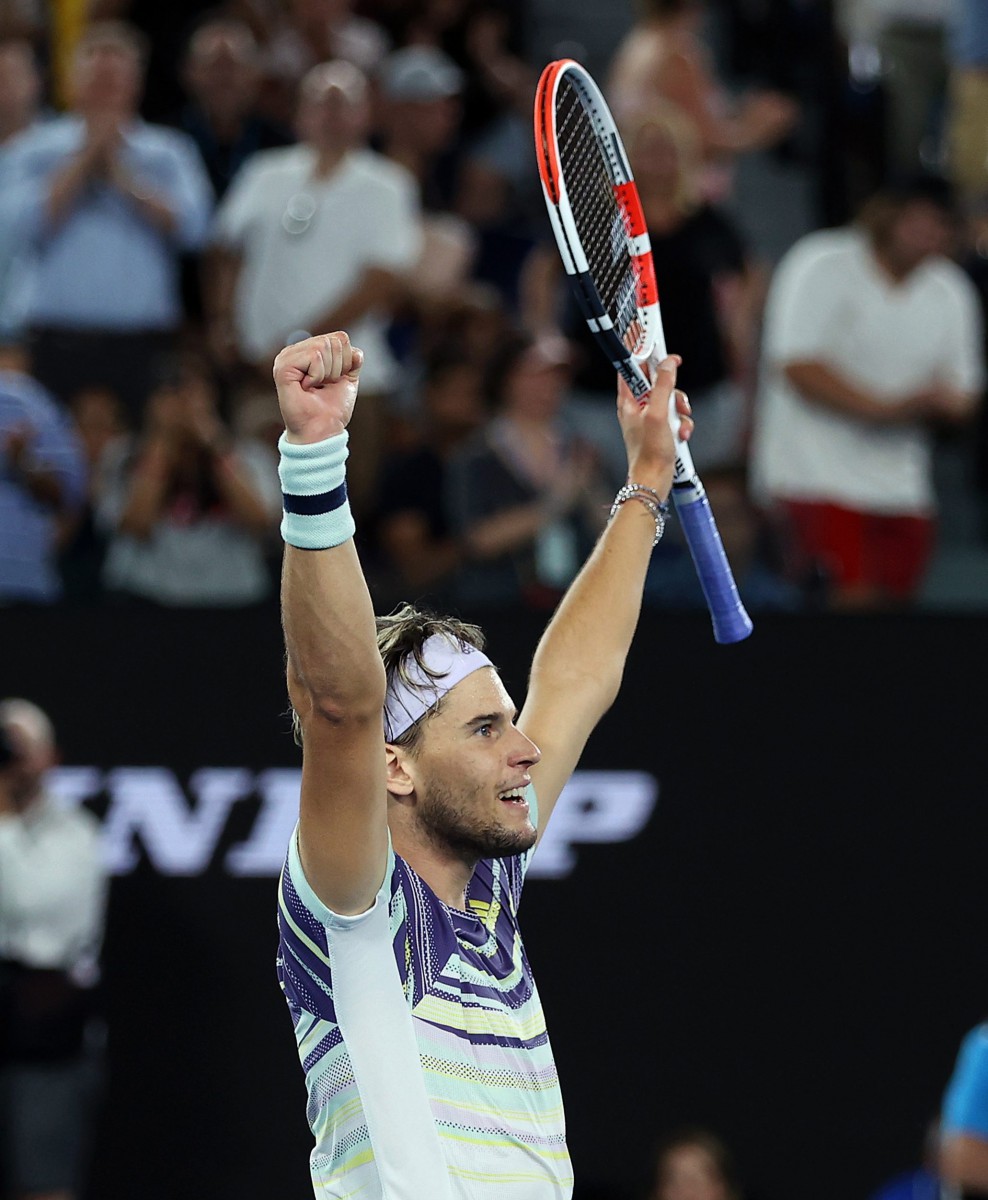 , Dominic Thiem to face Novak Djokovic in Australian Open final despite lights going out causing semi-final delay