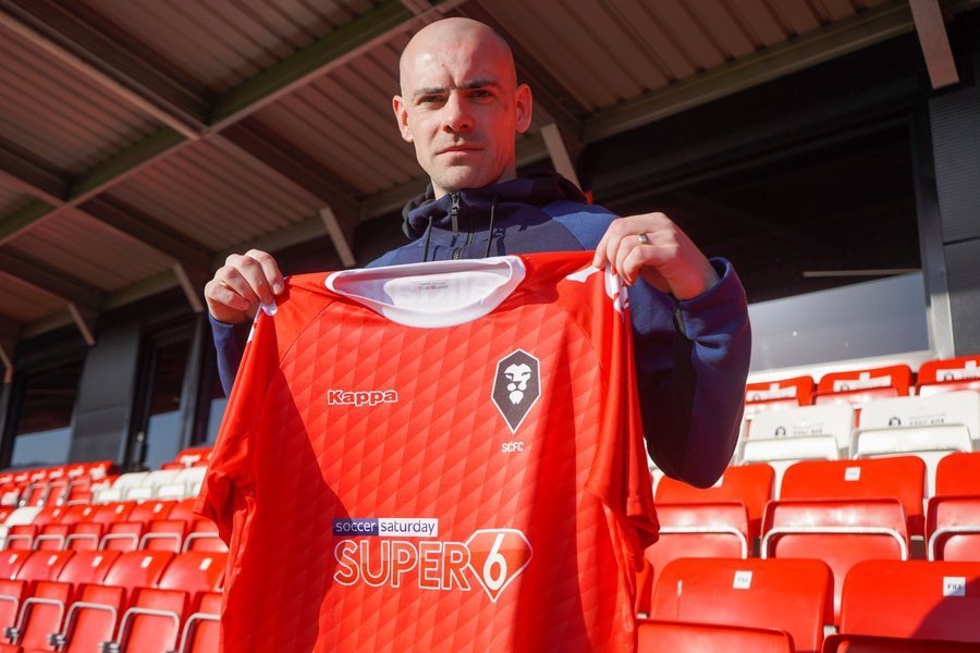 , Ex-Man Utd midfielder and Fergie favourite Darron Gibson signs for Salford after disastrous Sunderland and Wigan spells