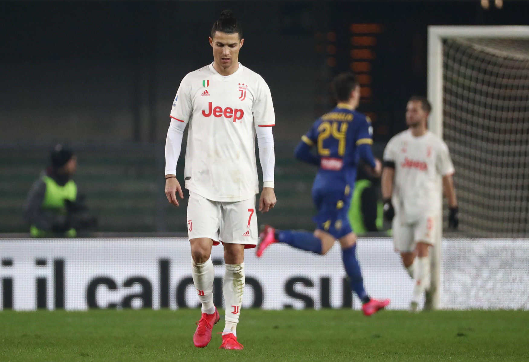 , Furious Cristiano Ronaldo ignores fans and refuses to take selfies after Juventus collapse against Verona