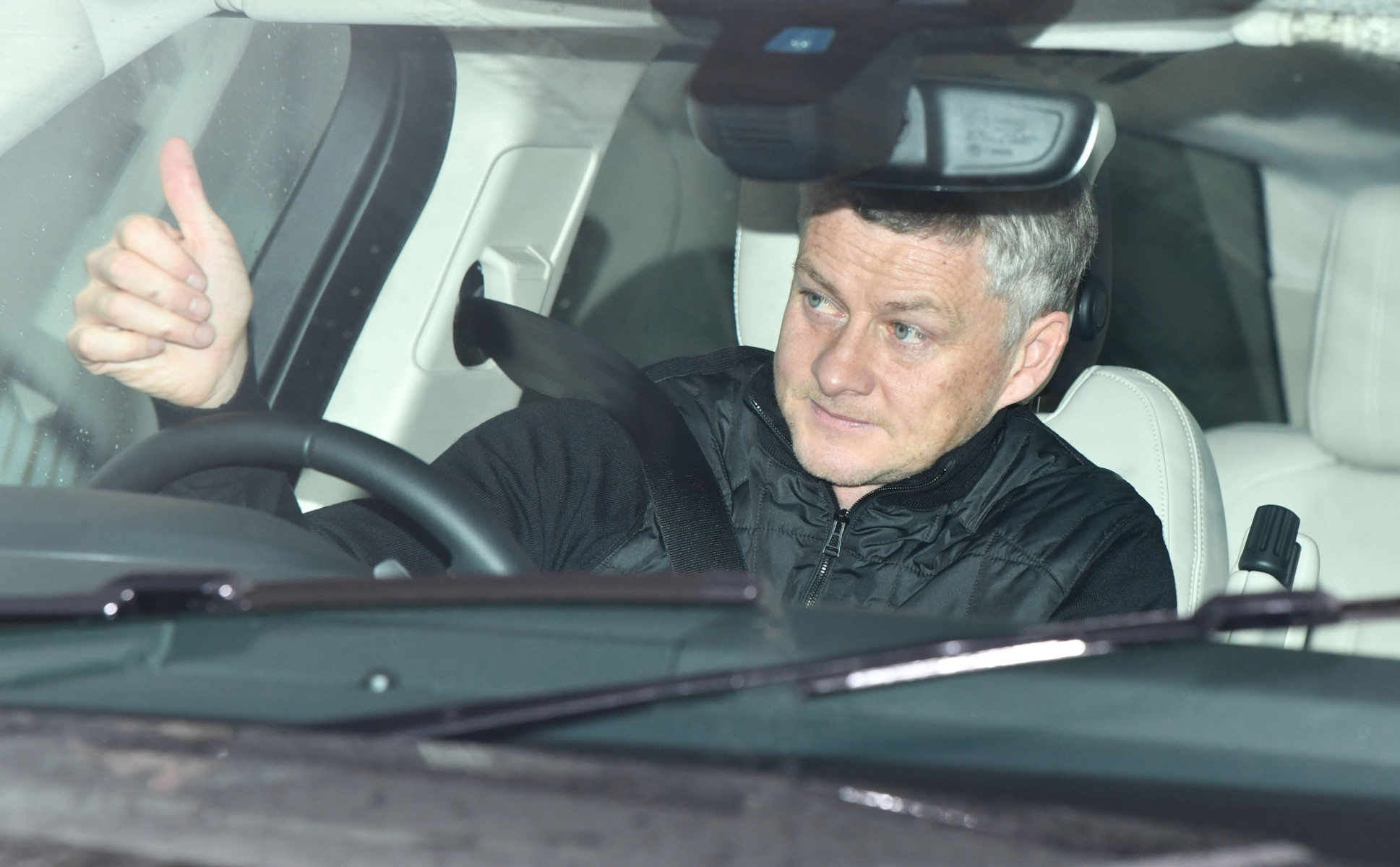 , Sir Alex Ferguson drives into Man Utd training with wife Cathy as Solskjaer and Co report early ahead of Everton clash