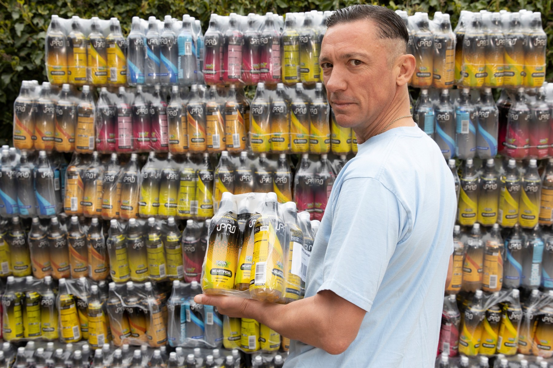 , Frankie Dettori joins fight against coronavirus as racing legend donates 1,000 health drinks to NHS staff