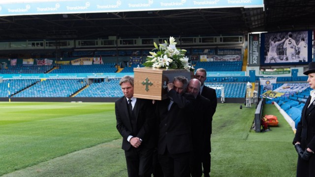 , Norman Hunter’s funeral: Leeds pay moving tribute to legend as his coffin is carried down Elland Road tunnel