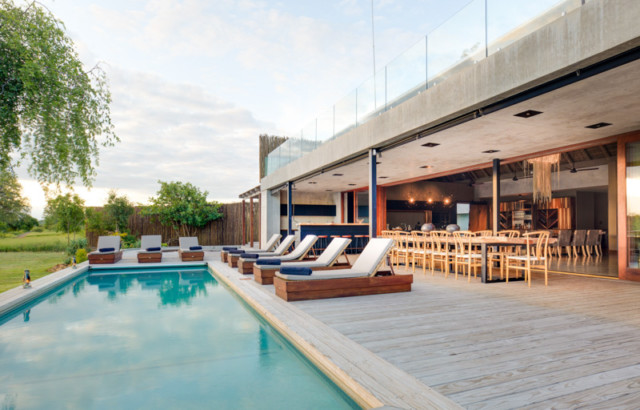 The Umganu Lodge offers an outdoor pool