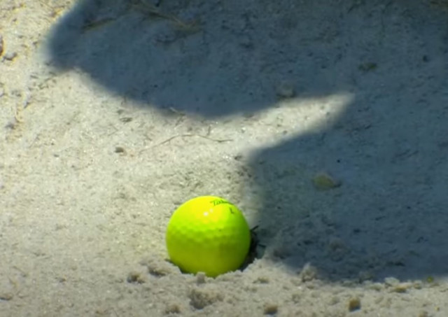 , Crab crawls under Bubba Watson’s ball in a bunker as star is forced to wait for it to scurry away in at RBC Heritage
