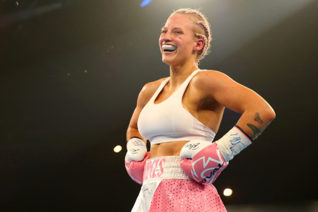 , Glamourous boxer Ebanie Bridges sells smelly SOCKS to fan for £500 and jokes ‘Who needs OnlyFans?’