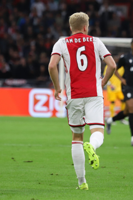, Donny van de Beek to be denied favourite shirt number at Man Utd but transfer could see him take on cursed No7