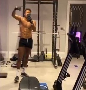 , Jesse Lingard looks shredded in gruelling gym workout as Man Utd ace prepares for new season with future up in air