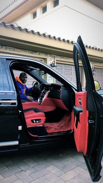 In Los Angeles, Mayweather likes his cars mostly in black