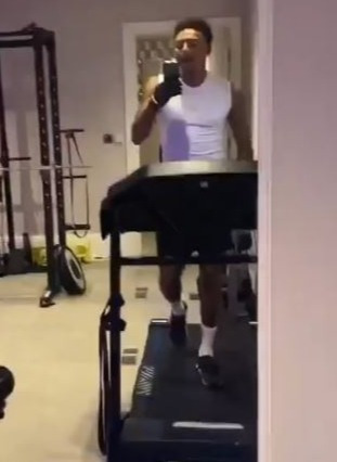, Jesse Lingard looks shredded in gruelling gym workout as Man Utd ace prepares for new season with future up in air