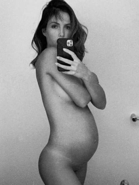 , Jenson Button’s ex-Playboy model fiancee Brittny Ward poses naked to show off growing baby bump