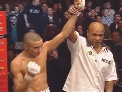 , Watch as Mike Tyson is forced to stop brutal UK MMA fight after just one minute while working as a referee