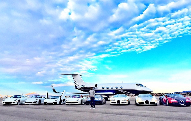 Floyd Mayweather likes his cars in white in Las Vegas
