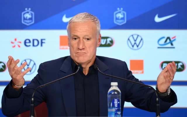 , Deschamps sparks Giroud transfer talk by saying situation at Chelsea cannot last if he wants to play for France again