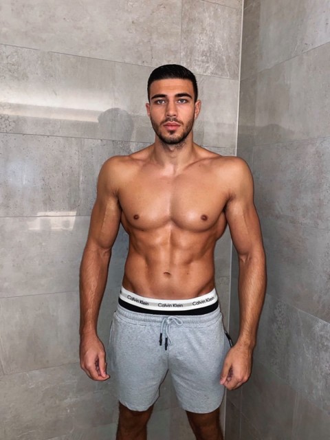 , Tommy Fury shows off incredible body transformation as Love Island star prepares for fourth professional fight