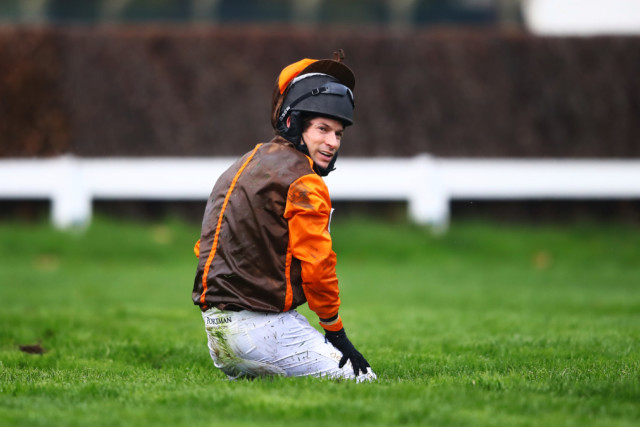 , Horrifying moment amateur jockey and dentist Sam Waley-Cohen kicked in face after falling from horse