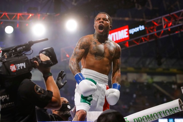 , Watch Gervonta Davis knock out Leo Santa Cruz with vicious uppercut to end thrilling fight in front of Floyd Mayweather