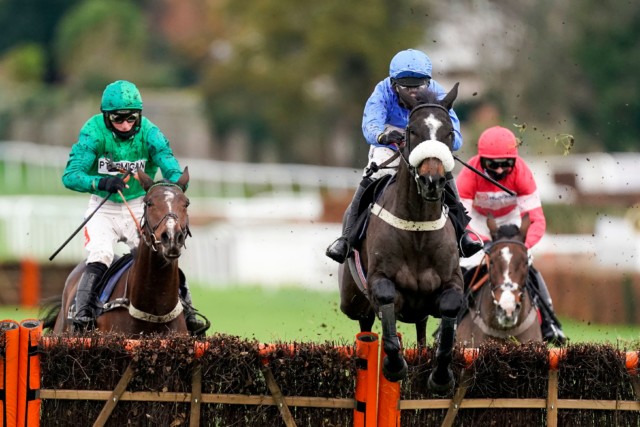 , Star Gate remains unbeaten and enters Cheltenham Festival picture with stylish win in Grade 2 at Sandown