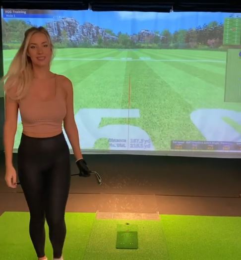 Paige Spiranac stuns in tight leather trousers as golf star offers to ...