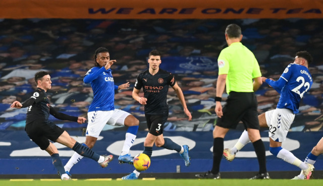 , Everton 1 Man City 3: Foden, Mahrez and Silva make it 17 wins in a row as City go TEN points clear