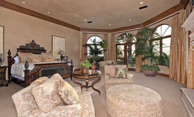 The property offered high ceilings and wood beams