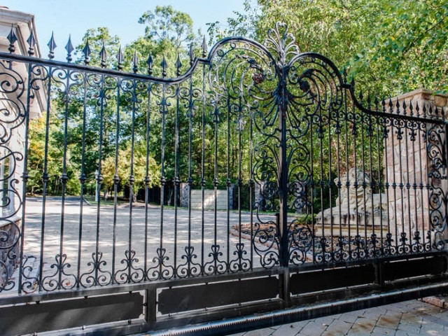 At the entrance of the property you're faced with opulent gates and a statue of a lion