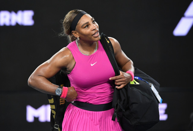 , Serena Williams suffers injury scare just three days before Australian Open as she pulls out of Ash Barty game