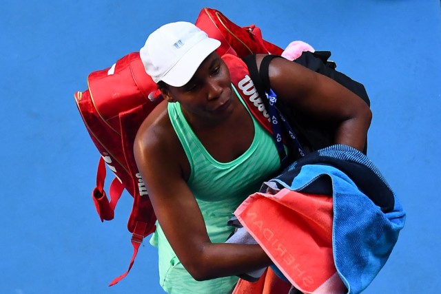 , Venus Williams breaks down in tears after requiring double medical timeout in Australian Open loss to Sara Errani