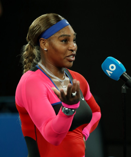 , Serena Williams reaches Australian Open semi-finals and ties with Roger Federer on career Slam wins