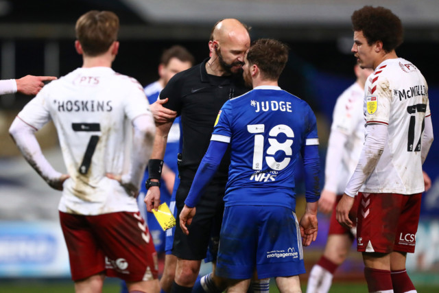 , Ipswich vs Northampton ref Darren Drysdale SQUARES UP to Town ace Alan Judge in heated clash