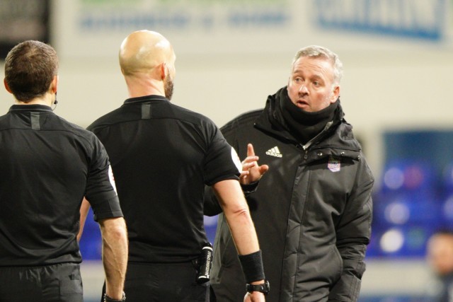 , Watch referee Darren Drysdale SQUARE UP to Ipswich’s Alan Judge in heated Portman Road clash