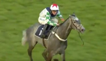 , Horse narrowly avoids disastrous collision after nearly running off track in amazing win for jockey with broken rein