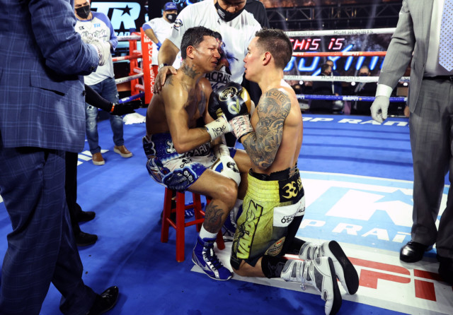 , Watch Oscar Valdez brutally KO Mexican rival Miguel Berchelt out cold to win world title before Canelo congratulates him