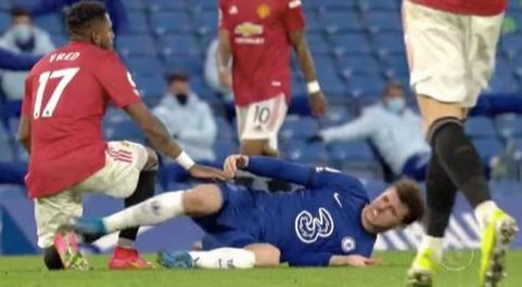 , Fans think Mason Mount was lucky to avoid red card after appearing to kick out at Fred in Chelsea draw with Man Utd