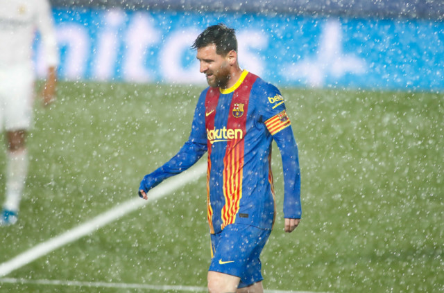 , Fans joke Lionel Messi would NEVER make it in Prem after leaving Barcelona vs Real Madrid to change wet shirt in storm