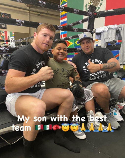 , Watch as Andy Ruiz Jr’s son trains Canelo Alvarez in gym ahead of huge Billy Joe Saunders world title fight