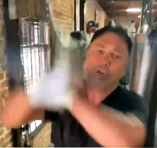 , Watch Oscar De La Hoya show off amazing speed as 48-year-old trains for return after leaving fans worried with interview