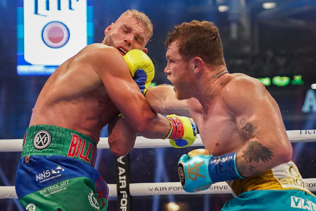 , Billy Joe Saunders rushed to hospital with broken eye socket after quitting on stool during Canelo Alvarez fight