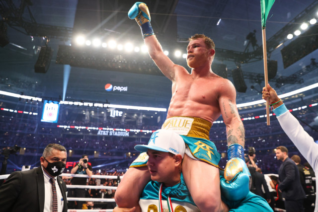 , Watch the brutal Canelo Alvarez uppercut in slow motion that broke Billy Joe Saunders’ eye socket and forced him to quit