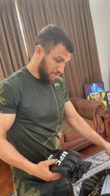 , Vasyl Lomachenko teases UFC switch as boxing legend gets gifted personalised gear ahead of ring return