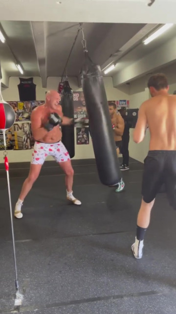 , Watch Tyson Fury practise huge left hook in training – the punch he plans to KO Deontay Wilder with in trilogy fight