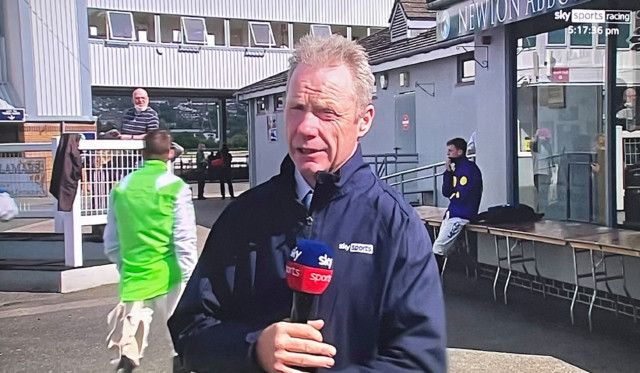 , Newton Abbot chaos as jockeys and commentator stuck in ‘hell’ traffic MISS first race after police close road