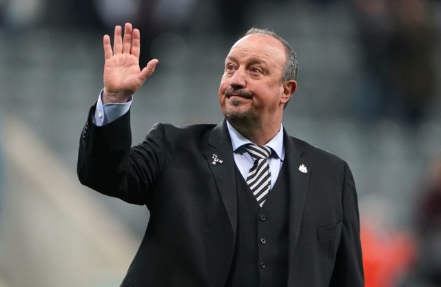 , Rafa Benitez’s Everton move under threat after Fenerbahce launch last-minute bid for ex-Liverpool manager